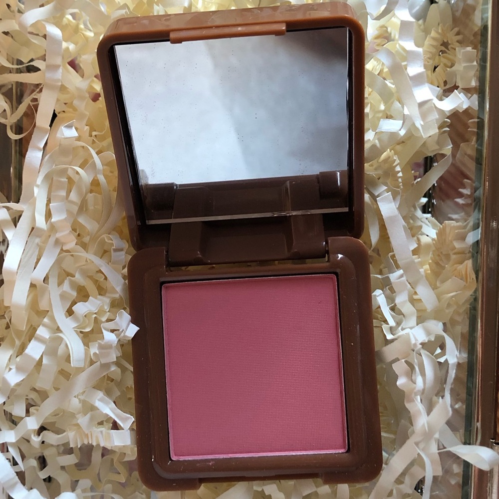Blush - Picture 3 of 3